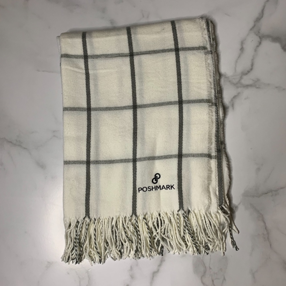 NEW Poshmark windowpane cozy fringe throw blanket
